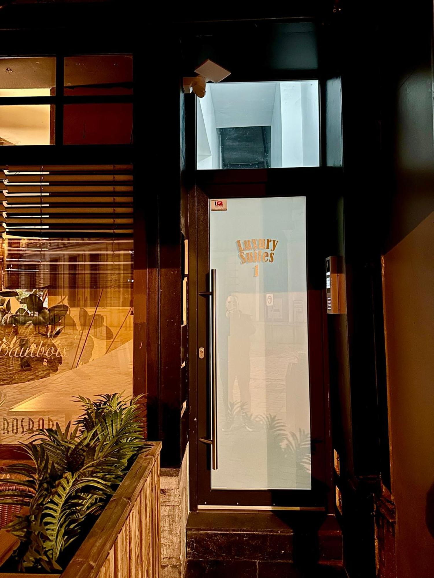 Luxury Suites Mons By Rikas Hotels Екстер'єр фото