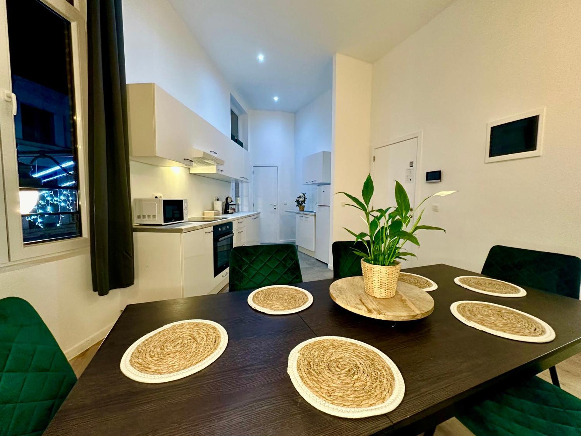 Luxury Suites Mons By Rikas Hotels Екстер'єр фото