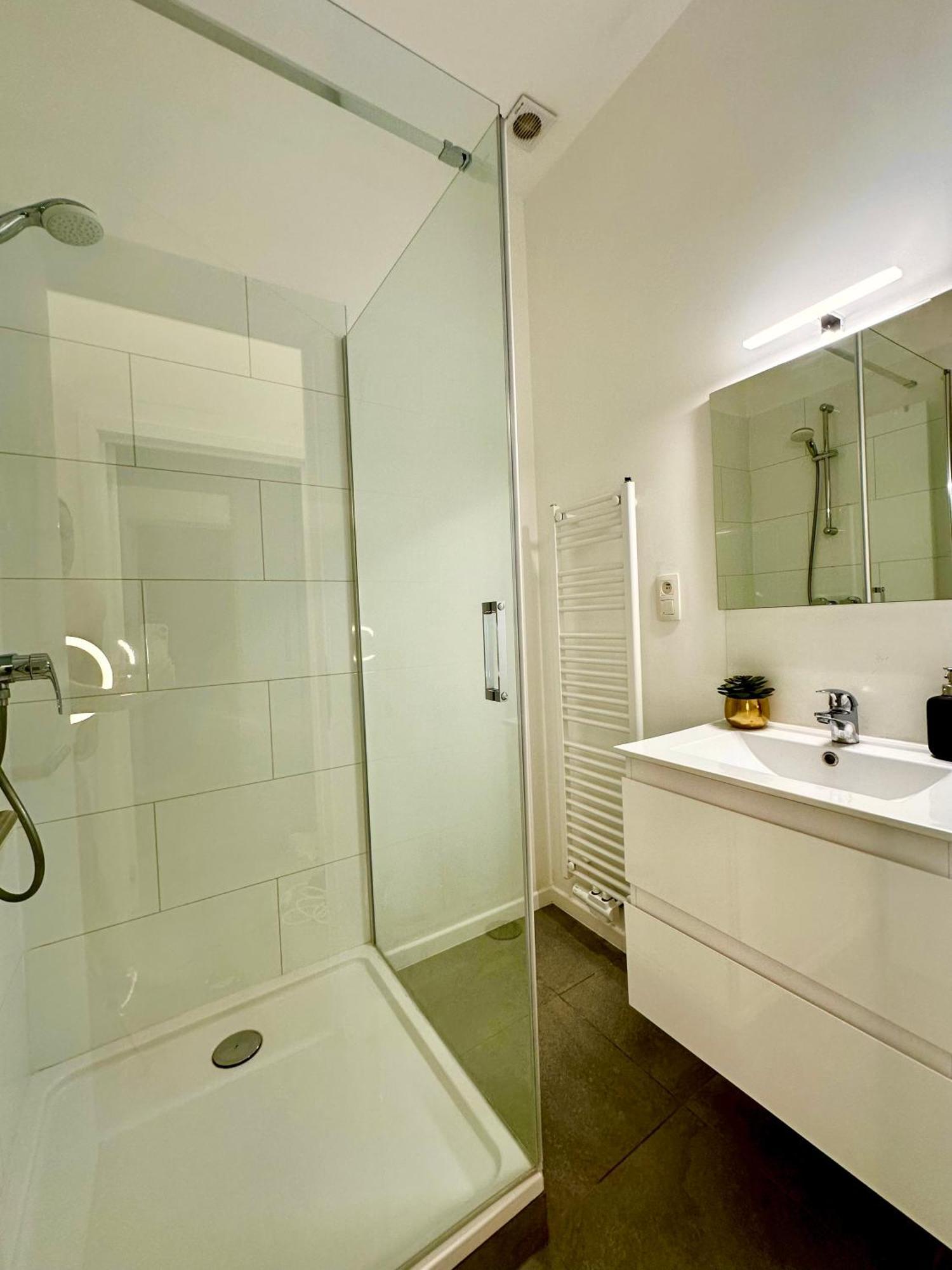 Luxury Suites Mons By Rikas Hotels Екстер'єр фото