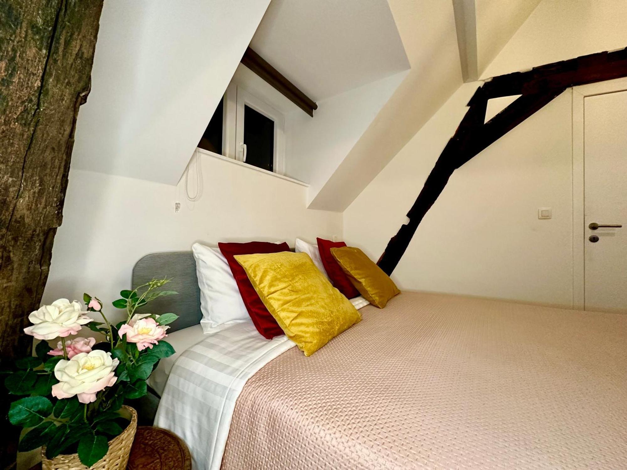 Luxury Suites Mons By Rikas Hotels Екстер'єр фото