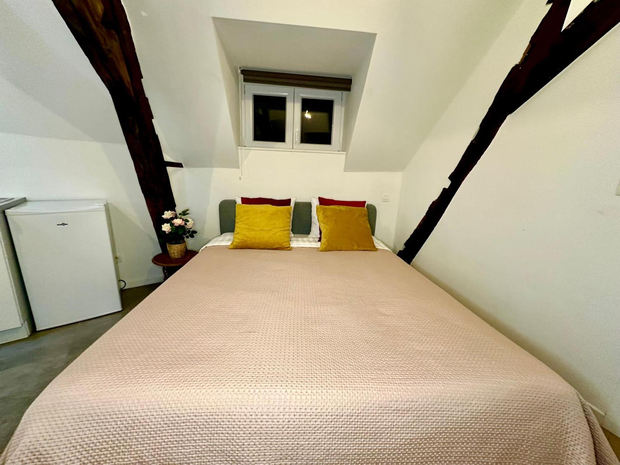 Luxury Suites Mons By Rikas Hotels Екстер'єр фото